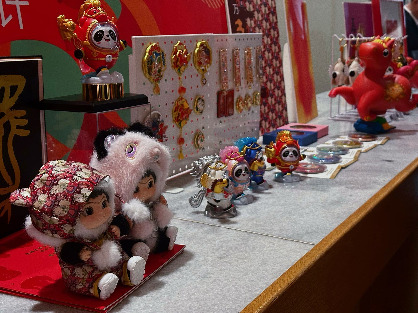 入选“全球吉庆生肖设计展”的马年设计单品。