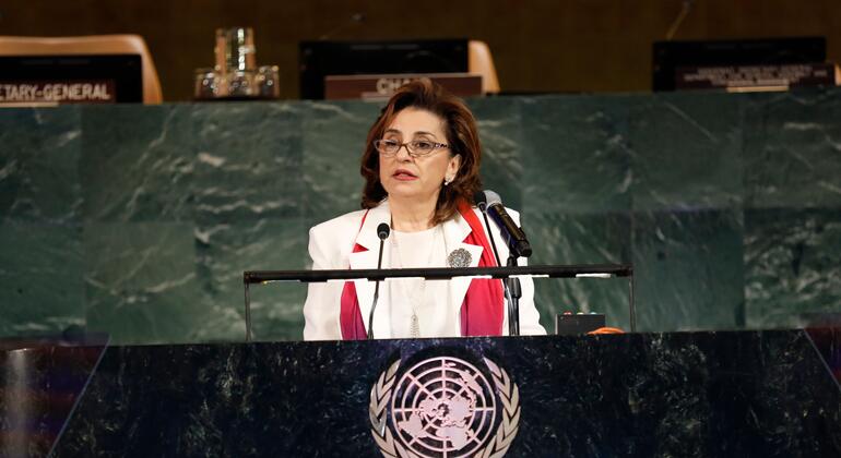 الأمين العام للأمم المتحدة سيما باهوس يتحدث على المنصة خلال الاحتفال الرسمي بيوم المرأة الدولي 2026 في مقر الأمم المتحدة.