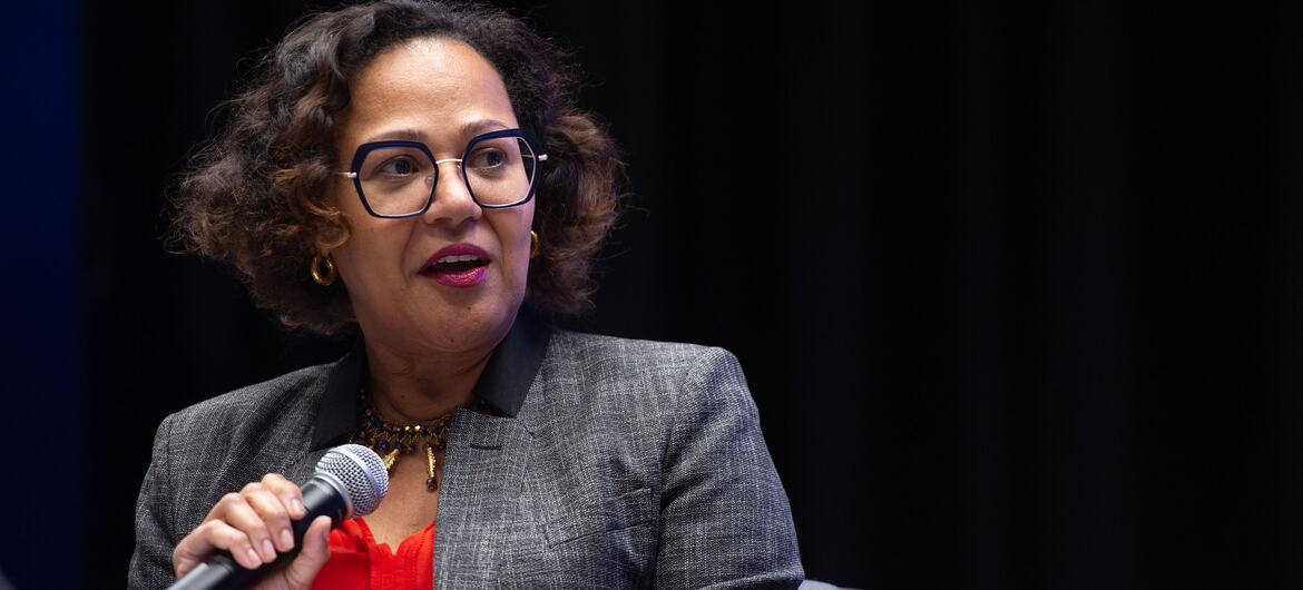 Vera Vera Paquete-Perdigão, directrice du Département de la gouvernance et du tripartisme à l'OIT, s'exprimant lors de la session de clôture du Forum du Fonds Vision Zéro à Genève, en Suisse, le 10 avril 2024.