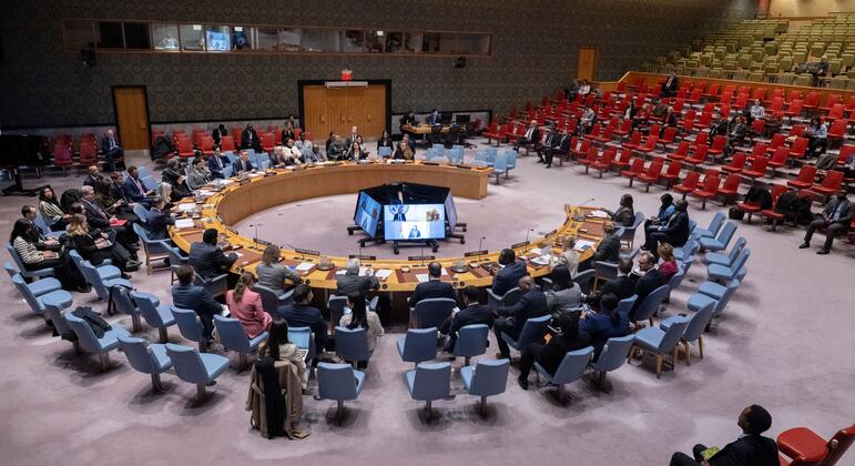 在联合国安理会会议中讨论苏丹和南苏丹的报告时,联合国安理会会议室的广景.