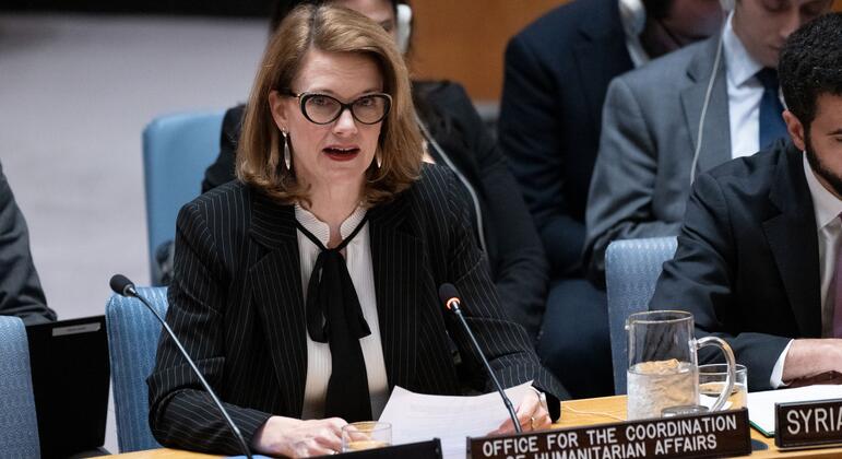لیزا ڈوگٹن، دفتر برائے انسداد دہشت گردی کے امور کے کوآرڈینیشن کے دفتر (OCHA) کے فنانسنگ اینڈ آؤٹ ریچ ڈویژن کی ڈائریکٹر، اقوام متحدہ کی سلامتی کونسل کے اجلاس میں شام کی صورتحال کے بارے میں گفتگو کر رہی ہیں۔