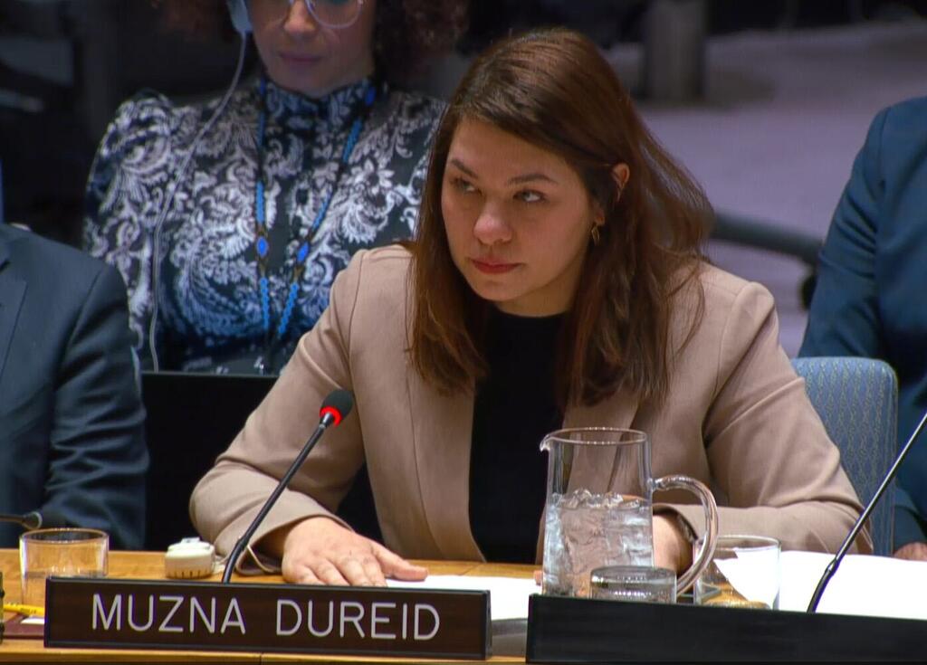 مزنة دريد من الحركة السياسة النسوية السورية أثناء كلمتها أمام اجتماع مجلس الأمن الدولي بشأن سوريا.