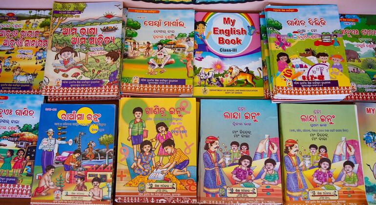 कक्षाओं में इस्तेमाल की जाने वाली ओडिया भाषा की पाठ्यपुस्तकें.