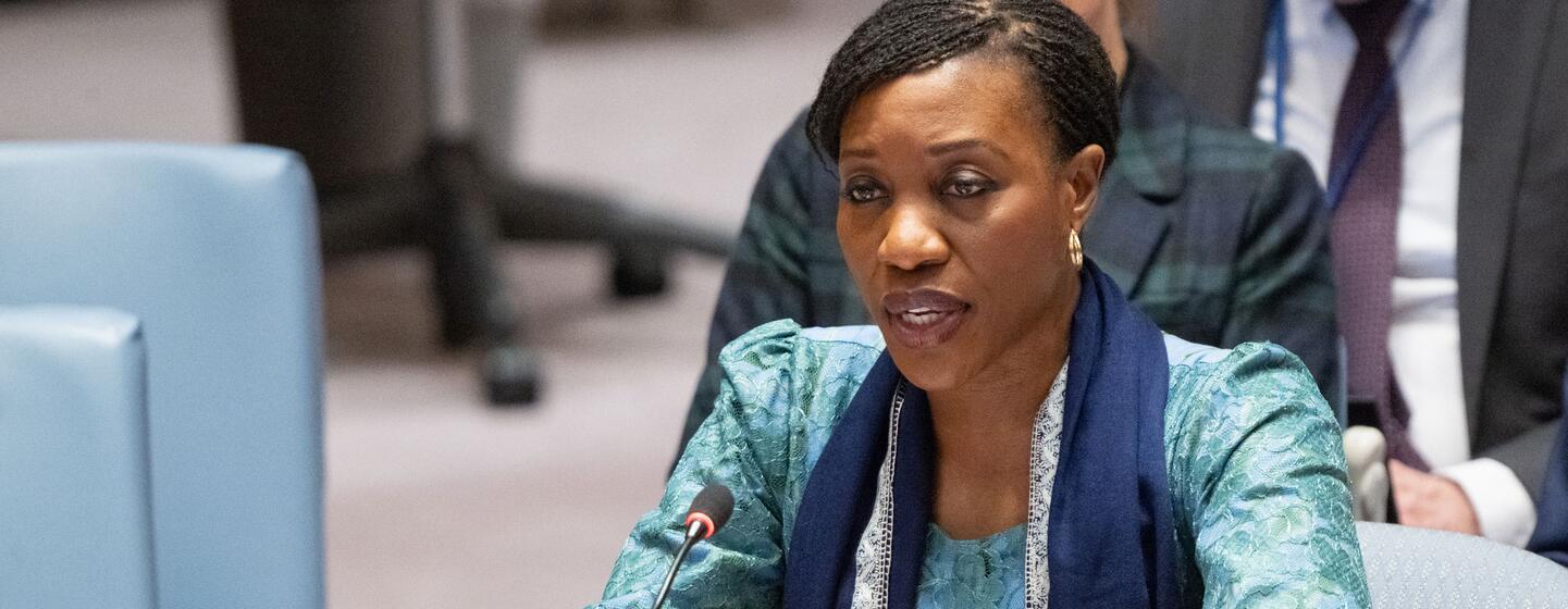 Edem Wosornu, directeur de la Division de la réponse aux crises du Bureau de la coordination des affaires humanitaires, s'exprimant lors d'une réunion du Conseil de sécurité sur la situation au Yémen.
