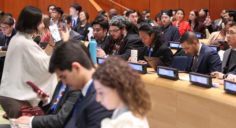 Youth shape the road to 2030, call for urgent action on sustainable development Youth shape the road to 2030, call for urgent action on sustainable development