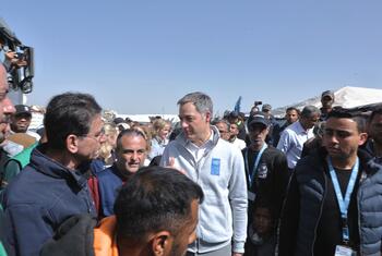 यूएनडीपी के प्रशासक अलेक्जेंडर डी क्रू एक क्षेत्रीय यात्रा के दौरान गाजा में विस्थापित परिवारों से मिले और राहत और पुनर्निर्माण प्रयासों पर चर्चा की।