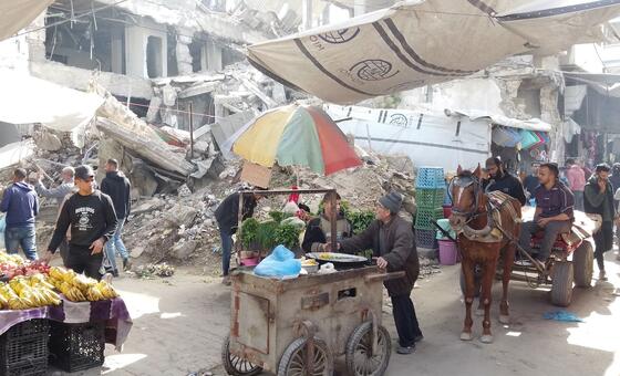 غزة - إغلاق المعابر يعرقل المساعدات الإنسانية ويزيد تكلفتها