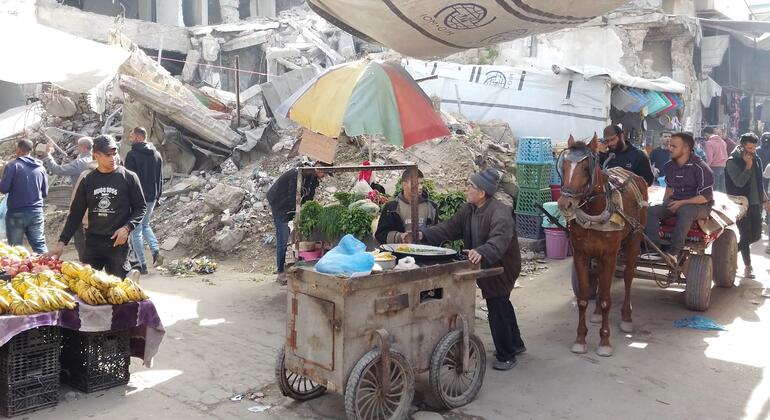 غزة - إغلاق المعابر يعرقل المساعدات الإنسانية ويزيد تكلفتها