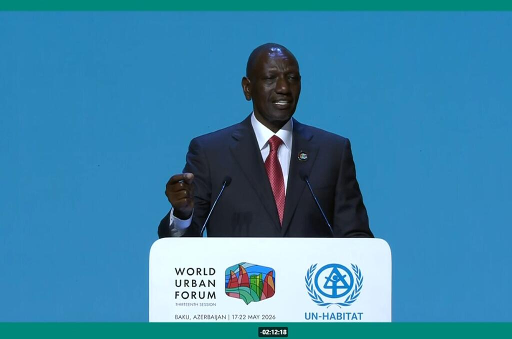 Rais wa Kenya William Ruto akizungumza kwenye jukwaa wakati wa Mkutano wa World Urban Forum huko Baku, Azerbaijan.