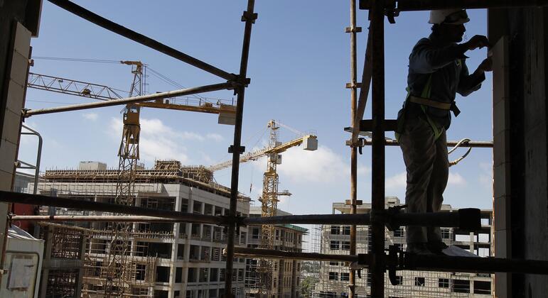 How the Hormuz crisis keeps disrupting kitchens, ports and paychecks