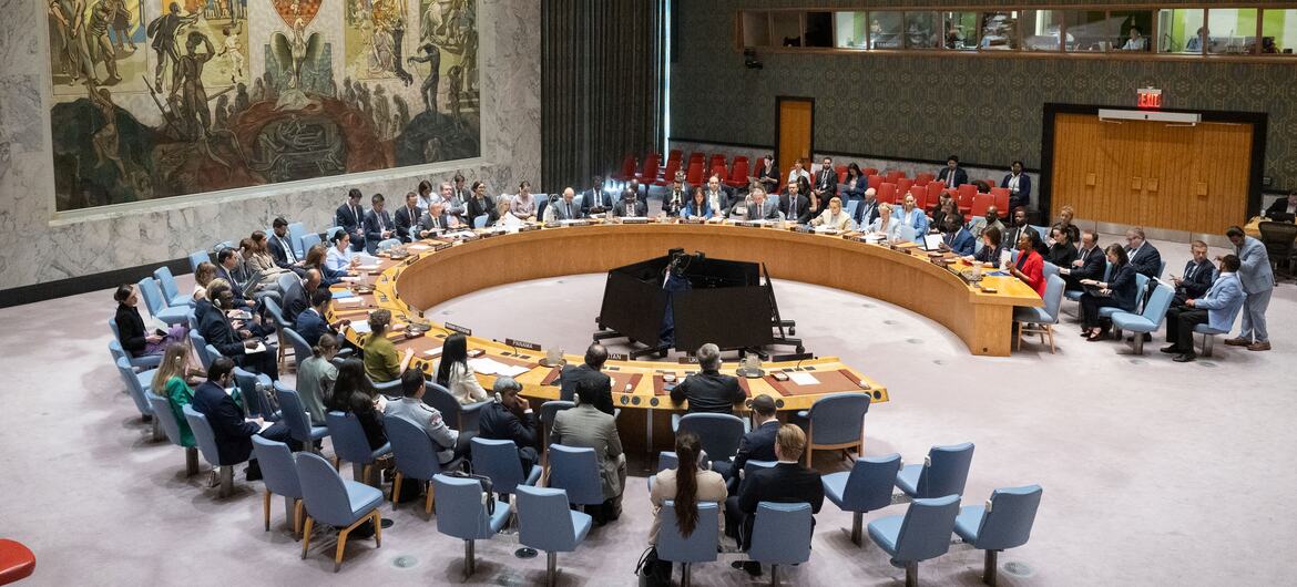 关于维护乌克兰和平与安全的联合国安理会会议全景。