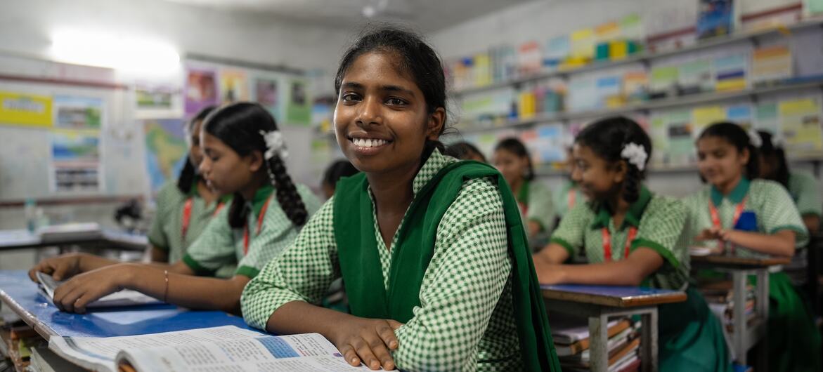 आधा फ़ुल कॉमिक्स से सीखी बातें दूसरों को सिखाने से कृति का आत्मविश्वास बढ़ता है और उसे उपलब्धि का अहसास होता है.