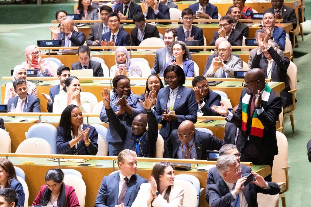 Ujumbe wa Zimbabwe unasherehekea kuchaguliwa kama mwanachama asiye wa kudumu wa Baraza la Usalama.