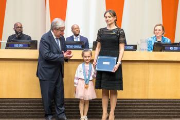 UN Secretary-General António Guterres presents an award to the family of Ukrainian peacekeeper Sergei Prykhodko at a formal ceremony.
