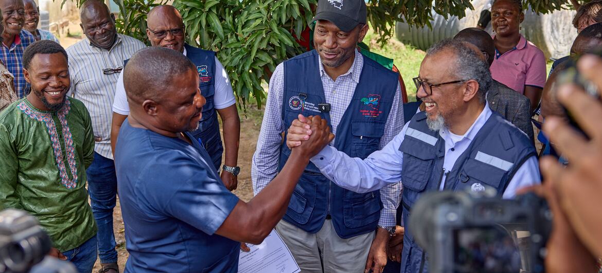 WHO officials meet with four health workers who have recovered from Ebola in Bunia, DR Congo.