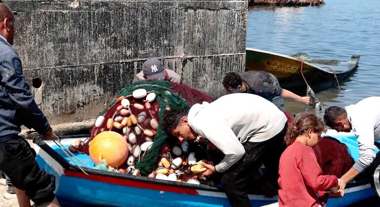 صيادو غزة بين لقمة العيش وخطر الموت و"انهيار مهنة توارثتها الأجيال"