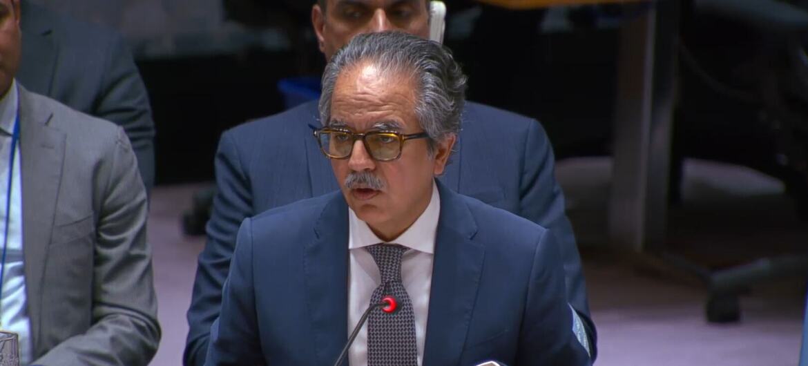 السفير عاصم افتخار أحمد، المندوب الدائم لباكستان لدى الأمم المتحدة، يلقي كلمة أمام جلسة المناقشة المفتوحة لمجلس الأمن في نيويورك.