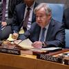 O secretário-geral da ONU, António Guterres, fala num pódio durante uma reunião do Conselho de Segurança da ONU em Nova Iorque.