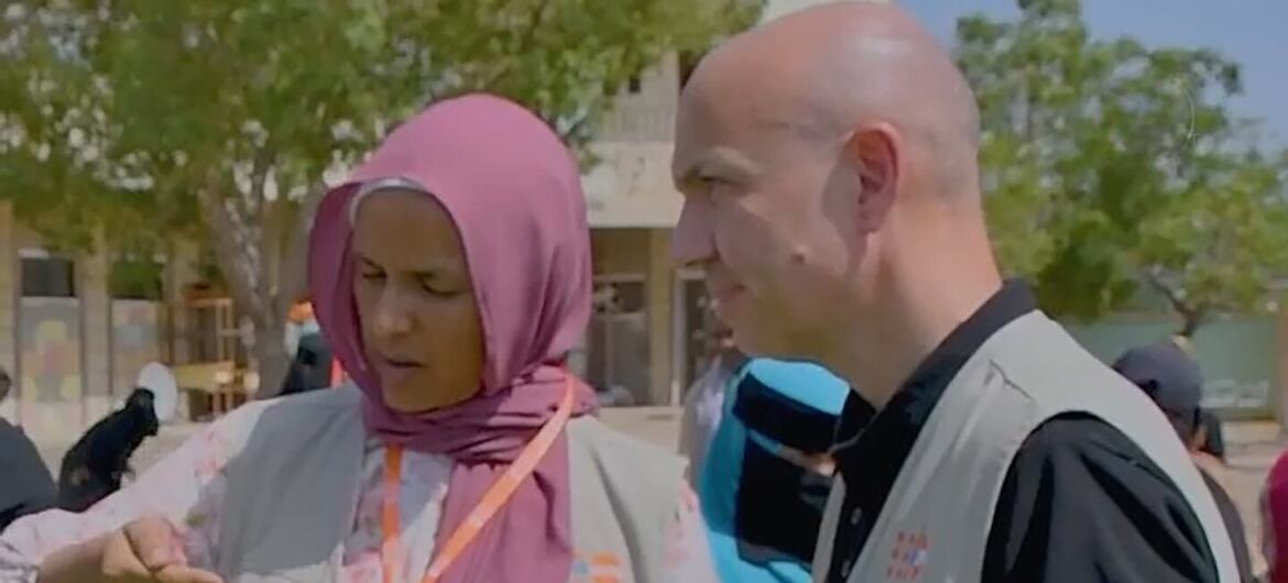 فرانشيسكو غالتيري ، ممثل صندوق الأمم المتحدة للسكان في اليمن أثناء زيارة ميدانية لتفقد مشاريع الصندوق.