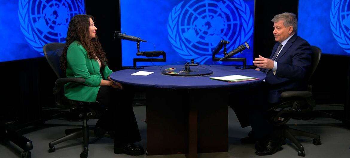 Guy Ryder, Under Secretary-General for Policy, is interviewed by a female journalist at a round table in a UN News studio.