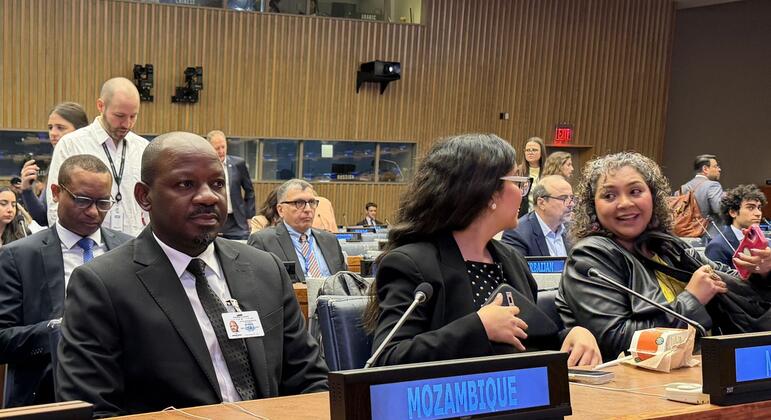 O delegado moçambicano Inocencio Impissa em reunião do Conselho de Segurança da ONU em Nova Iorque.