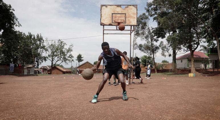 À Kampala, le basket redonne espoir aux réfugiés congolais