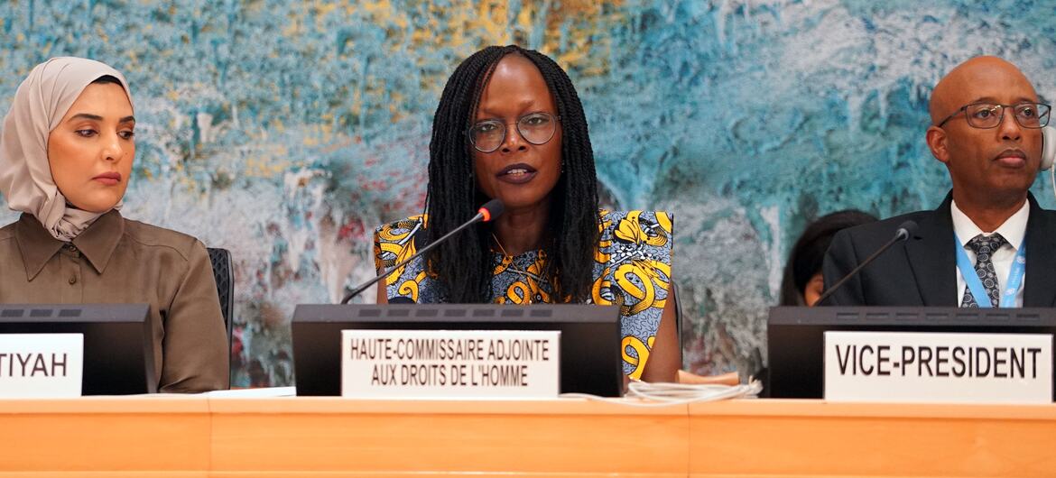 La Haut-Commissaire adjointe des ONU aux droits de l'homme, Awa Dabo, prend la parole lors d'une réunion officielle du Conseil des droits de l'homme de l'ONU à Genève.