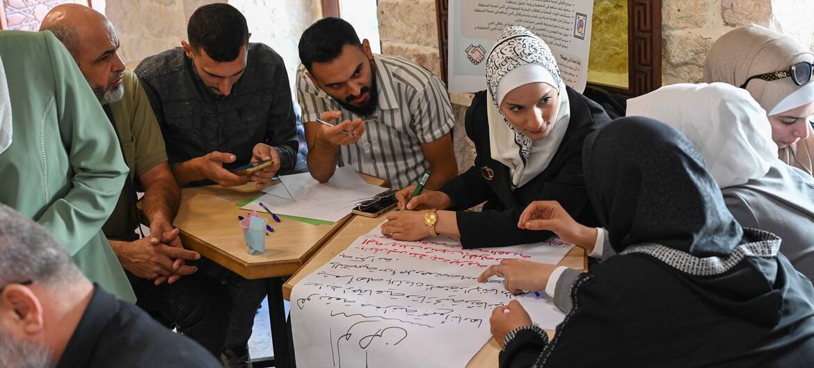 Les participants à un atelier à Bab Al-Nayrab, à Alep, ont pris part à une séance de planification participative pour un rétablissement rapide.