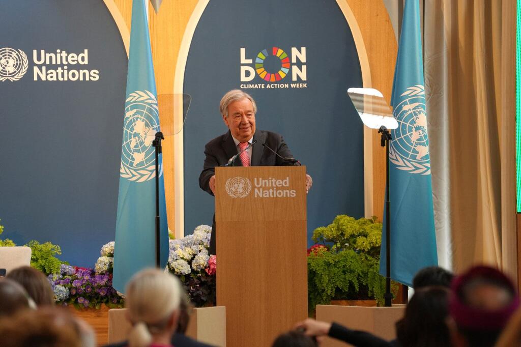 Katibu Mkuu UN António Guterres akizungumza katika jukwaa wakati wa hafla ya Wiki ya Hatua za Mabadiliko ya Tabianchi jijini London.