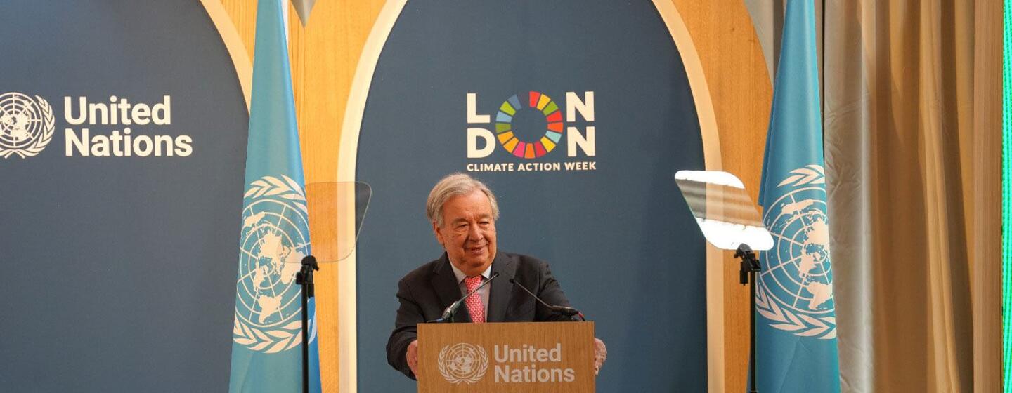 Le secrétaire général de ONU , António Guterres, prend la parole à la tribune lors d'un événement de la Semaine de l'action climatique à Londres.