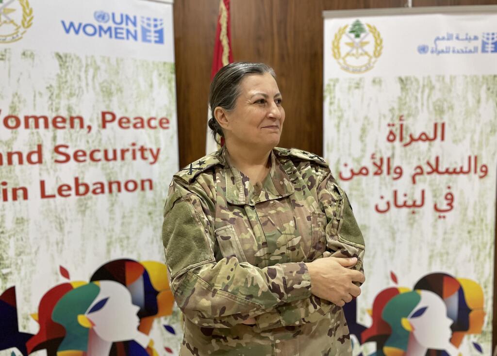الضابطة في الجيش اللبناني مروة سعود في فعالية في لبنان.