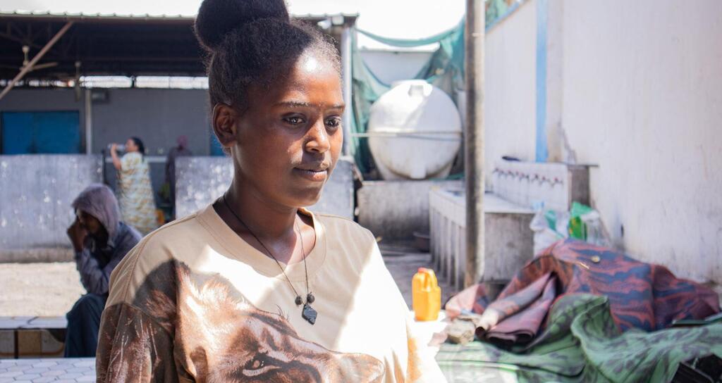 Picha ya mwanamke kijana, manusura wa ajali ya meli ya wahamiaji, huko Djibouti.