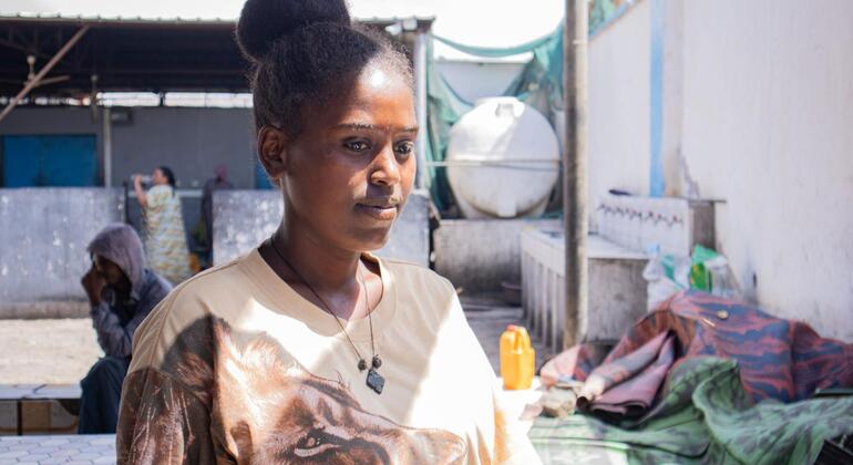 Picha ya mwanamke kijana, manusura wa ajali ya meli ya wahamiaji, huko Djibouti.