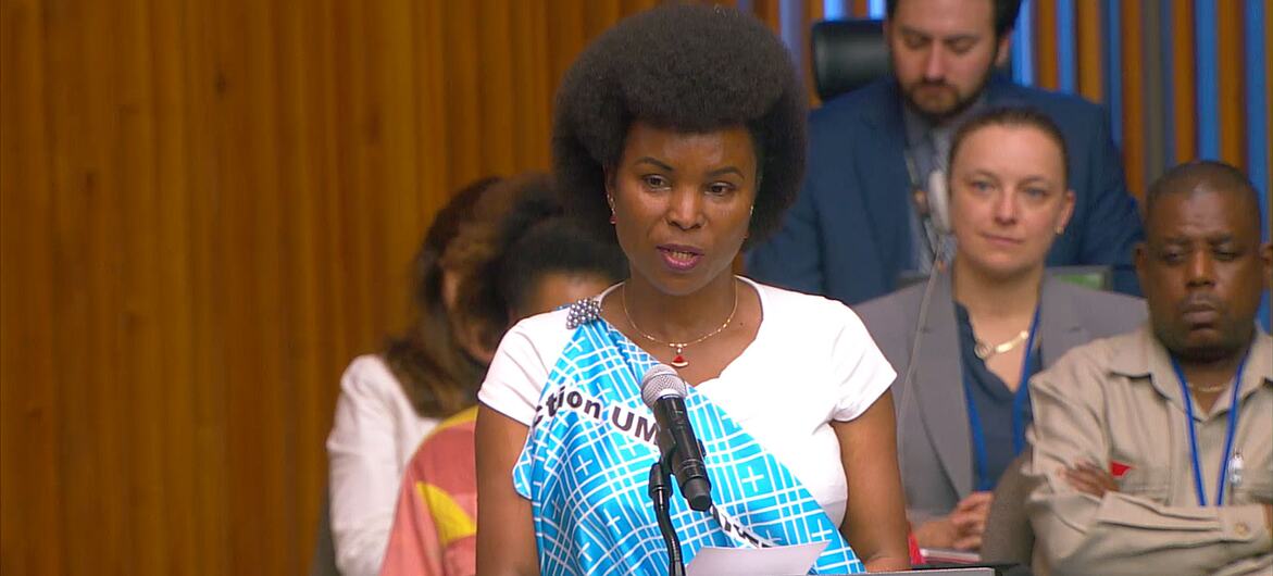 Angeline Ndayishimiye speaks at a podium during a UNFPA event in Burundi.