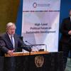 O secretário-geral da ONU, António Guterres, discursa em um pódio durante o Fórum Político de Alto Nível sobre Desenvolvimento Sustentável na sede da ONU em Nova York.