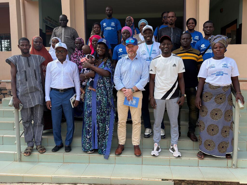 Le coordonnateur résident des ONU au Bénin et le directeur régional adjoint du HCR rencontrent des représentants des réfugiés à Natitingou, au Bénin.