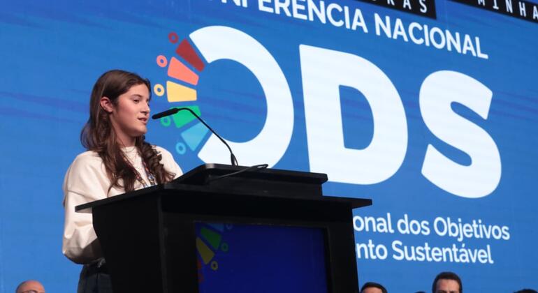 Brasileira de 13 anos quer mais empatia de líderes ao defender ação climática