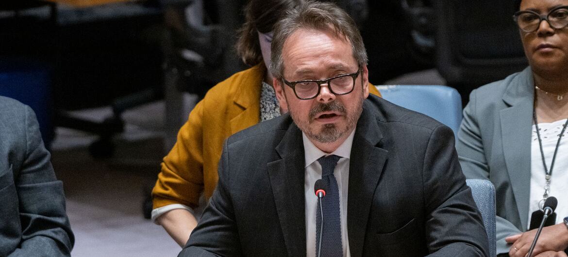 Carlos Ruiz Massieu, Representante Especial del Secretario General para Haití, interviene en una reunión del Consejo de Seguridad de la ONU .