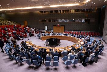 纽约会议室里联合国安理会会议的全景。