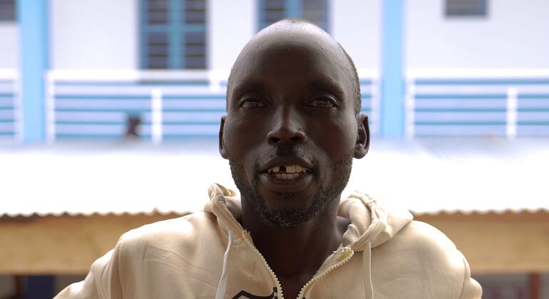« Me faire soigner rapidement m’a sauvé la vie » : Justin Singo Nguma, survivant d’Ebola