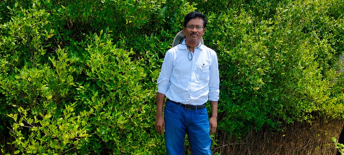 आन्ध्र प्रदेश के प्रधान मुख्य वन संरक्षक एवं वन बल प्रमुख, IFS अधिकारी डॉक्टर पी वी चलपति राव ने क्षतिग्रस्त मैन्ग्रोव की स्थल-विशिष्ट बहाली में सहयोग किया.