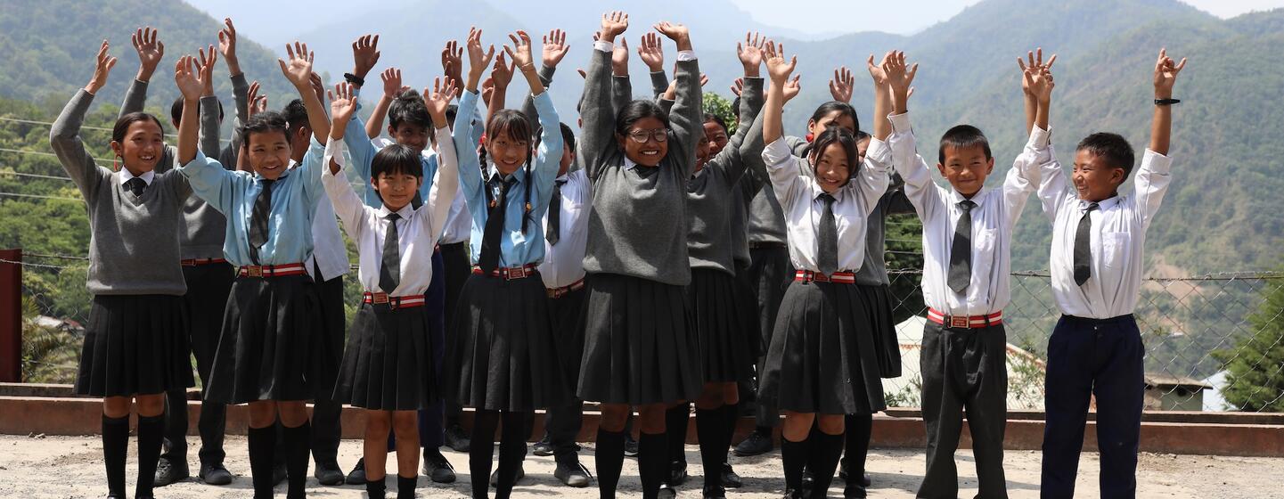 भारत के नागालैंड में स्कूलों के सुधार से ग्रामीण विद्यार्थियों के लिए सीखने के अवसर बढ़ रहे हैं.