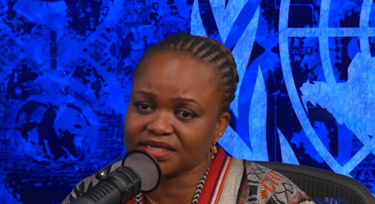 Mary Prisca akizungumza kwenye kipaza sauti wakati wa hafla inayohusiana na CRPD nchini Tanzania.