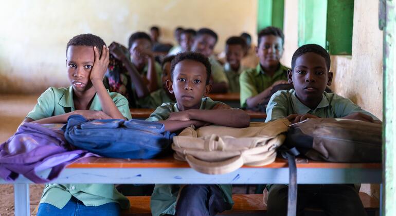 スーダンの子供たち、教室に戻るための2200万ドルの切符を獲得、戦争がまだひどいから