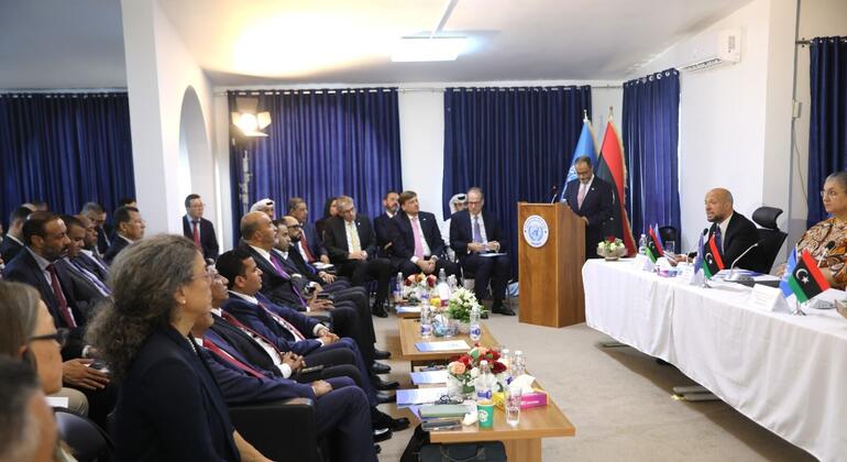 بعثة الأمم المتحدة للدعم في ليبيا تستضيف مراسم توقيع اتفاق لدفع العملية السياسية وتهيئة الظروف للانتخابات الوطنية.