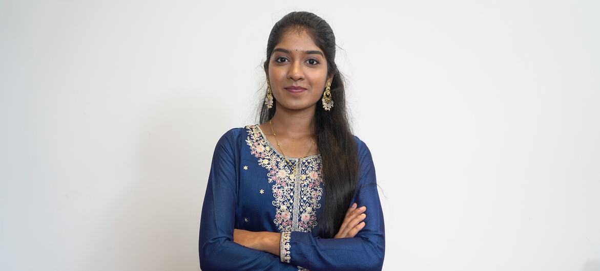 19 वर्षीय श्रीलंकाई शरणार्थी दिशातना, चेन्नई में फिज़ियोथेरेपी की पढ़ाई के साथ-साथ गायिका बनने के अपने सपने को भी आगे बढ़ा रही हैं.