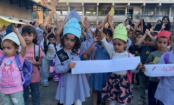 طلاب غزة يعودون للدراسة بين الخيام والركام بعد سنوات الحرب