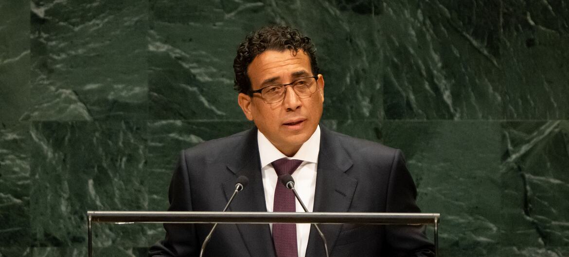 الرئيس الليبي محمد يونس منفي يلقي كلمة من على منصة تحمل شعار United Nations خلال المناقشة العامة للدورة الحادية والثمانين للجمعية العامة الأمم المتحدة .