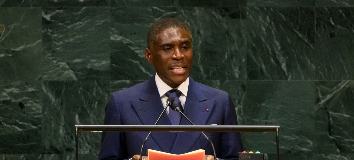 Teodoro Nguema Obiang Mangue, vice-président de la Guinée équatoriale, s'adresse à la quatre-vingt-unième session de l'Assemblée générale des ONU depuis une tribune ornée de l'emblème de ONU .