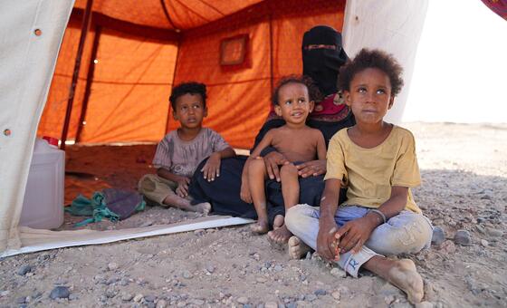 Yemen violence deepens concerns over child hunger crisis